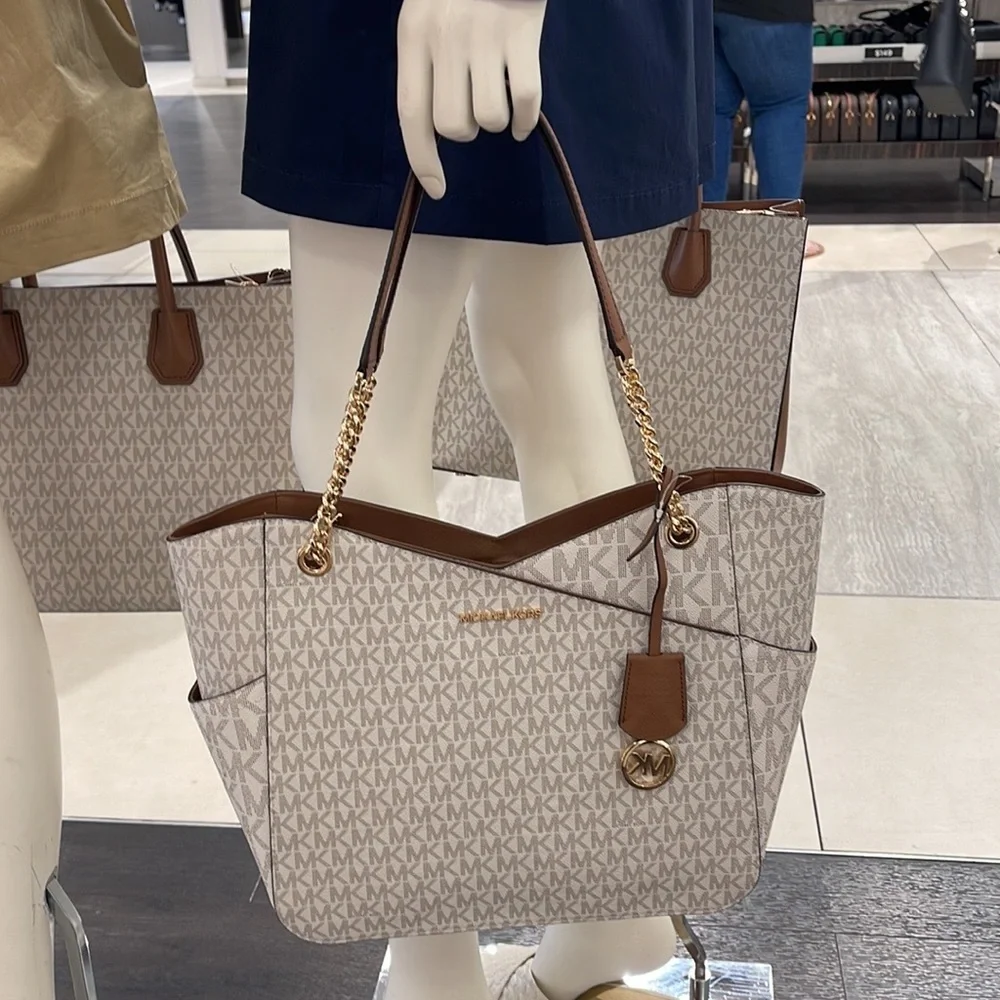 Michael Kors Jet Set Travel Large Chained Tote Shoulder Bag MK Vanilla
NWT - Picture 5 of 16